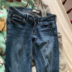 Perfect condition Hollister jeans They are 5R, length of 31 and the width of 27